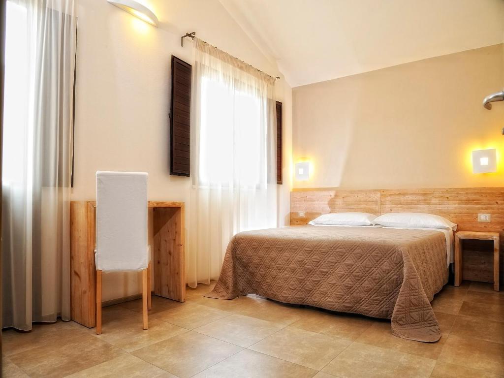 A bed or beds in a room at B&B Le Cale