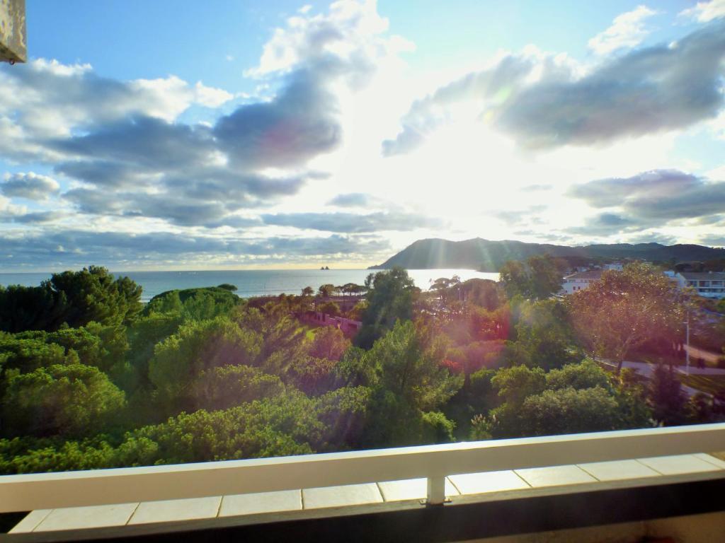 Photo de la galerie de l'établissement Résidence en plein coeur du parc paysager des Sablettes, à La Seyne-sur-Mer