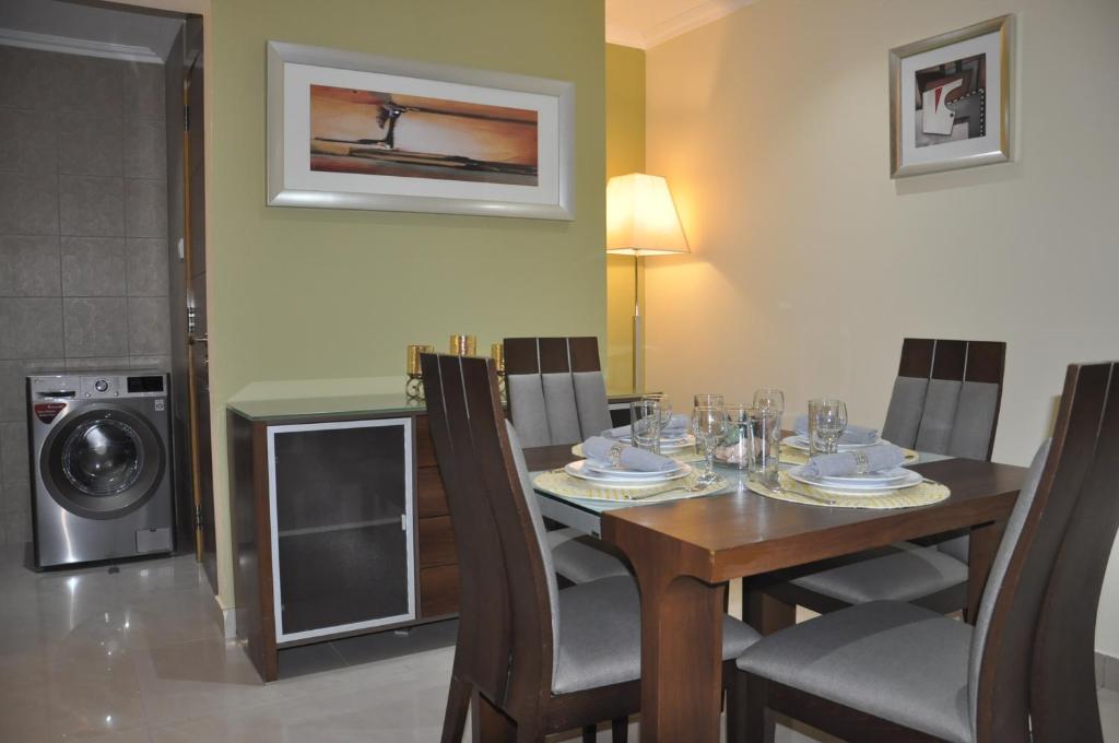 Kuchyň nebo kuchyňský kout v ubytování Radiance Premium Suites