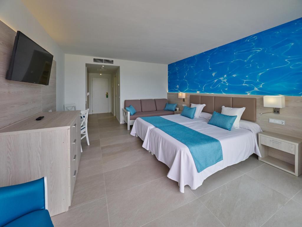 Aparthotel y Hotel Paguera Beach - Studio (2 Adults )+ 1 Child)