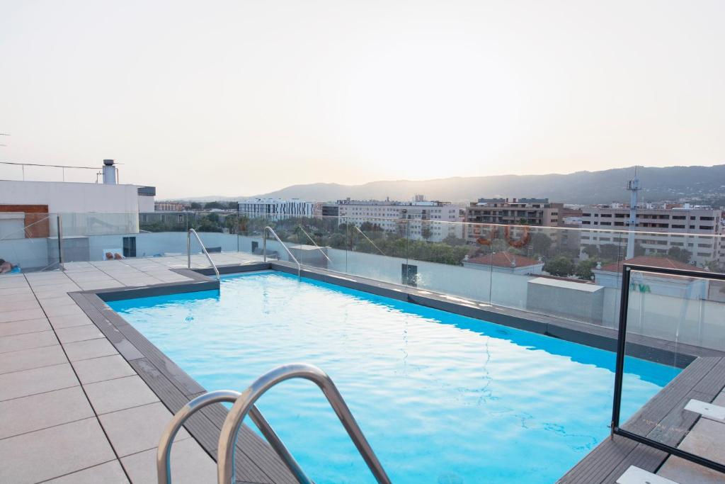 a large swimming pool on the roof of a building at Soho Boutique Córdoba in Córdoba
