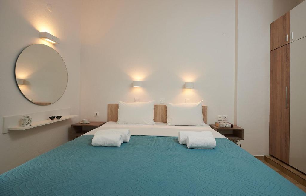 Postel nebo postele na pokoji v ubytování Afroditi Hotel
