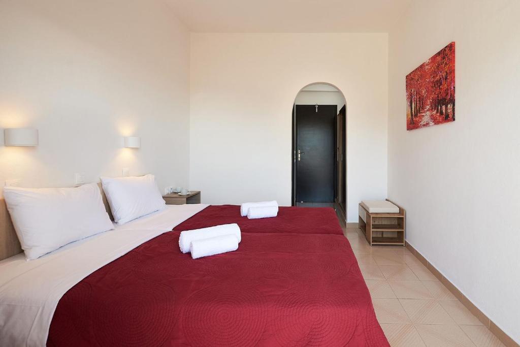 Postel nebo postele na pokoji v ubytování Afroditi Hotel