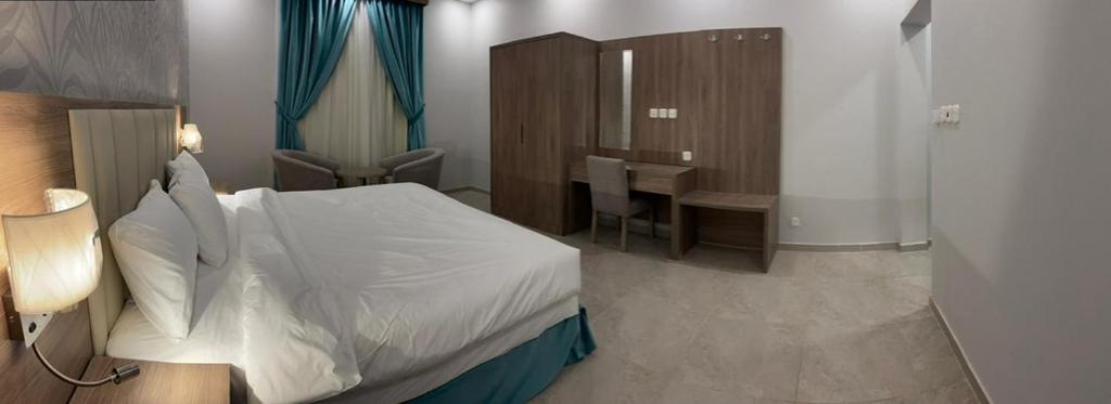 Postel nebo postele na pokoji v ubytování Al-Haramain Family Apartments