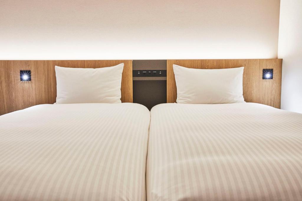 Postel nebo postele na pokoji v ubytování Hotel Lumiere Kasai