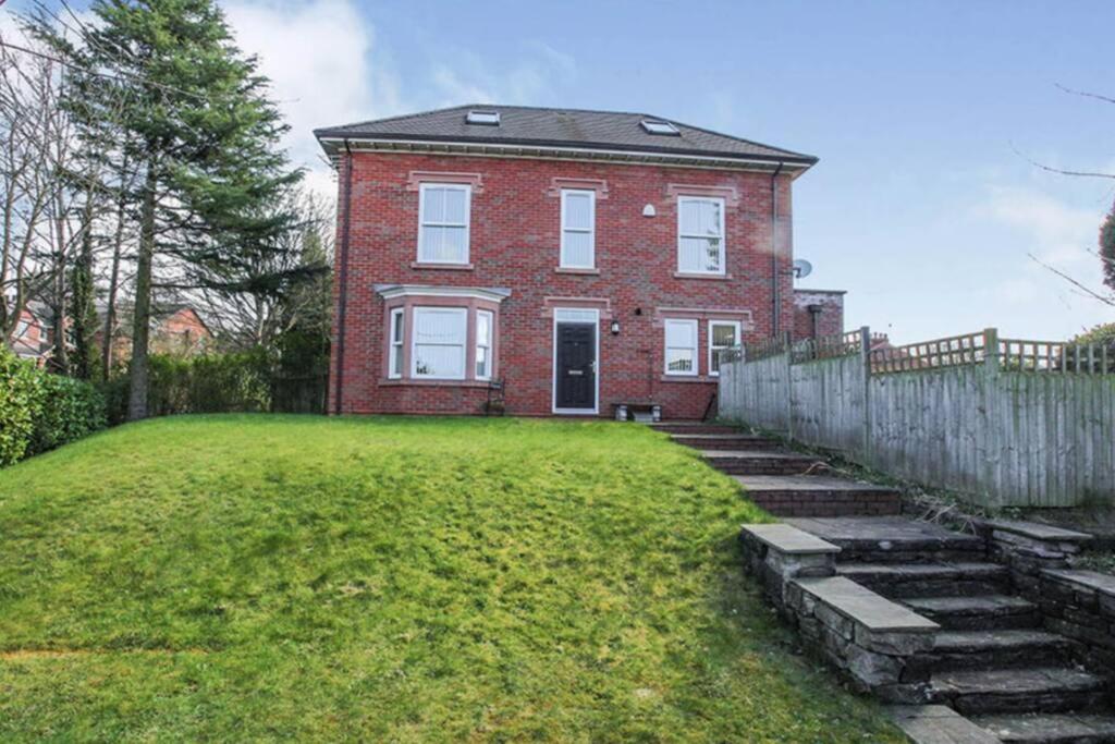 Coniston, 4 Bedroom with Private Garden