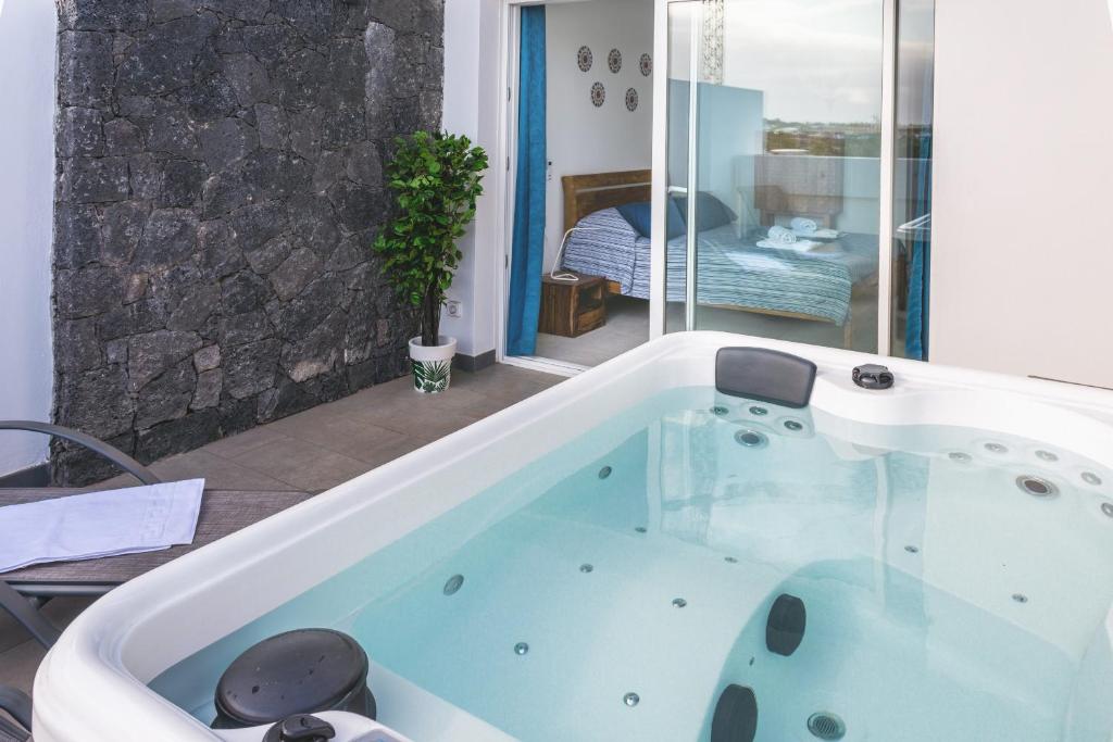 Monterey House Playa Blanca, Playa Blanca – Precios ...