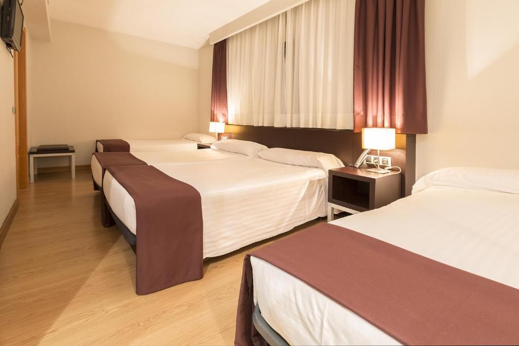 Postel nebo postele na pokoji v ubytování Hotel Plazaola