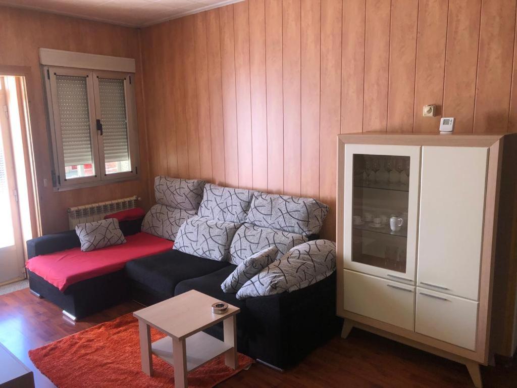 Posedenie v ubytovaní HOSTAL CAMELOT