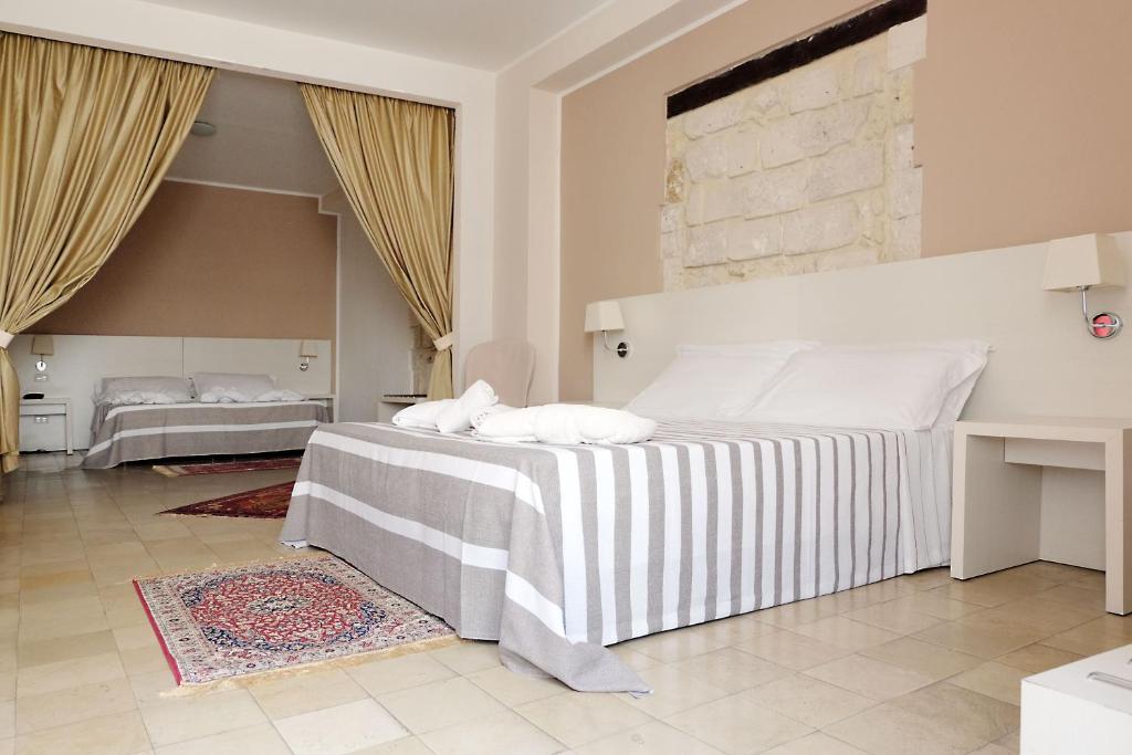 Łóżko lub łóżka w pokoju w obiekcie Nuova Mastrarua Rooms