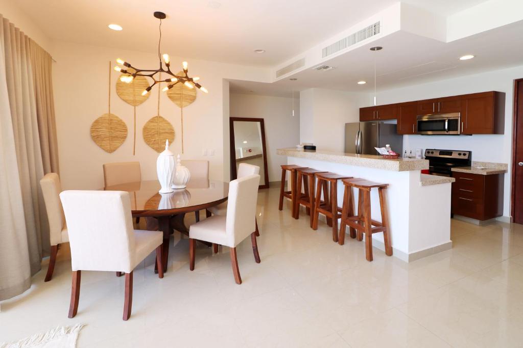 Una cocina o zona de cocina en Departamento en Gavias Grand Mazatlan 920 Torre Sur