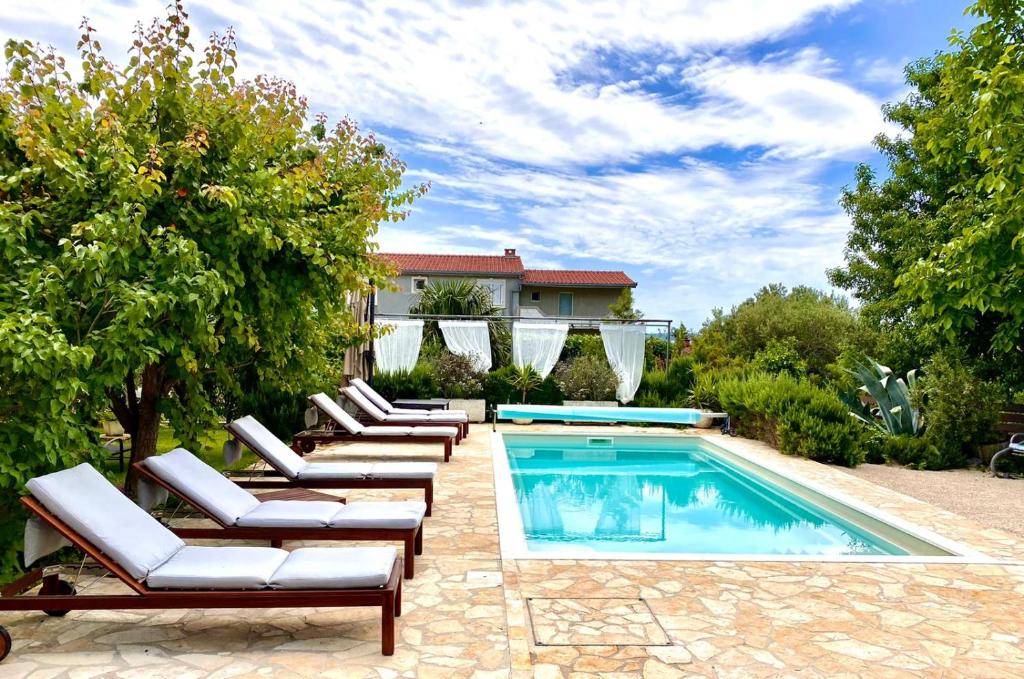 Fotografia z galérie ubytovania Villa Sunny Garden with private heated pool v destinácii Kaštela