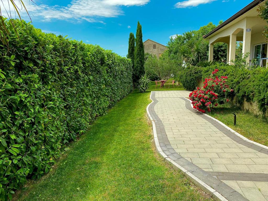 Fotografia z galérie ubytovania Villa Sunny Garden with private heated pool v destinácii Kaštela