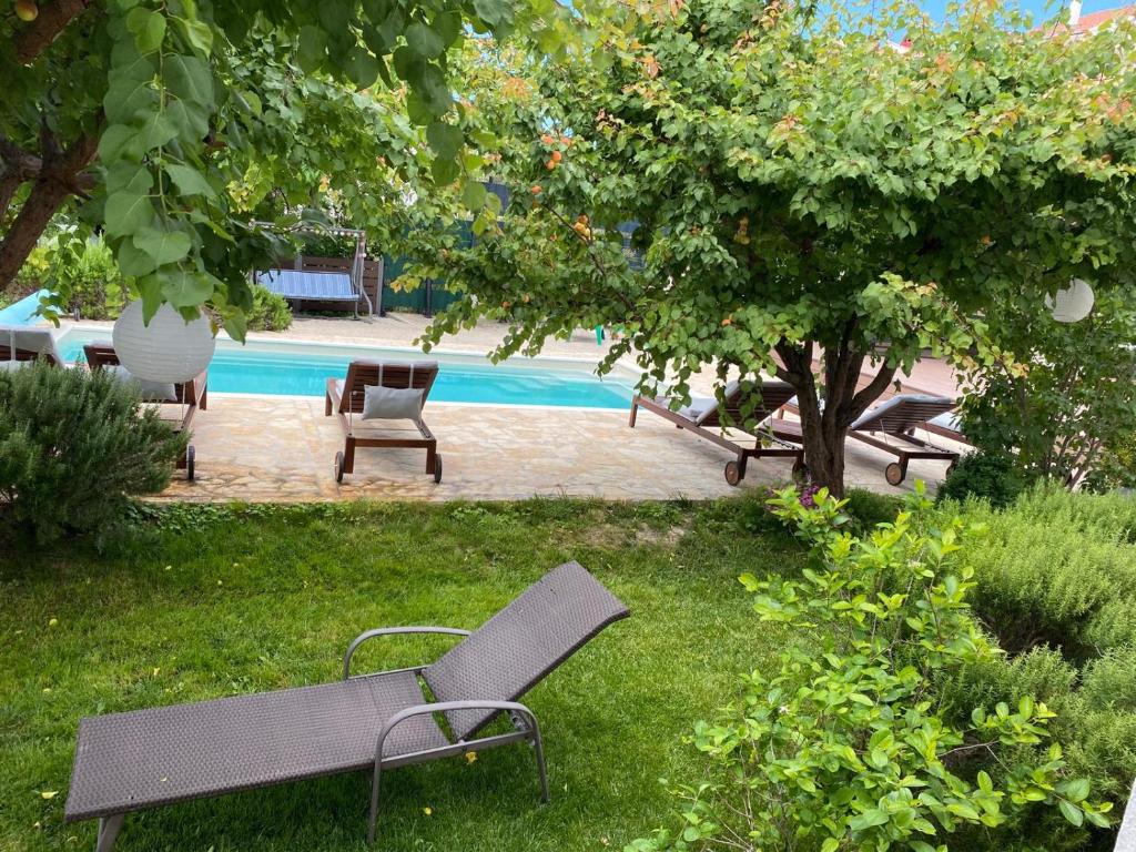 Fotografia z galérie ubytovania Villa Sunny Garden with private heated pool v destinácii Kaštela