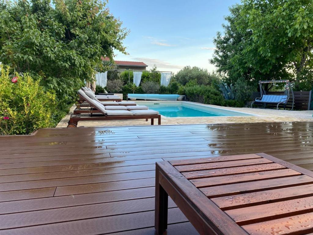 Fotografia z galérie ubytovania Villa Sunny Garden with private heated pool v destinácii Kaštela