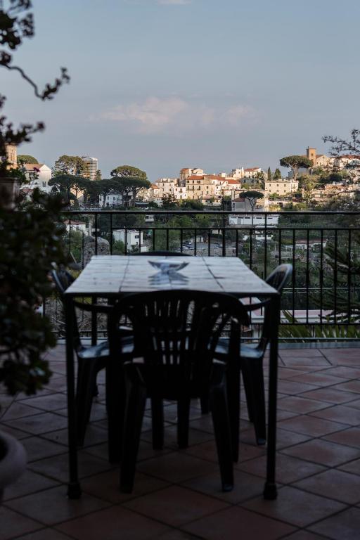 a table and chairs with a view of a city at Casa Mansi in Scala