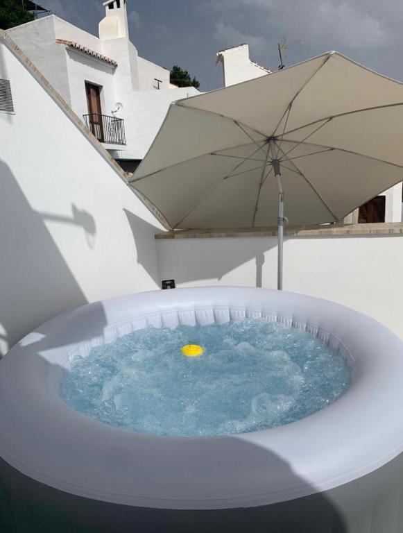 Cerezos House Terrace & Jacuzzi, Frigiliana – Updated 2022 ...
