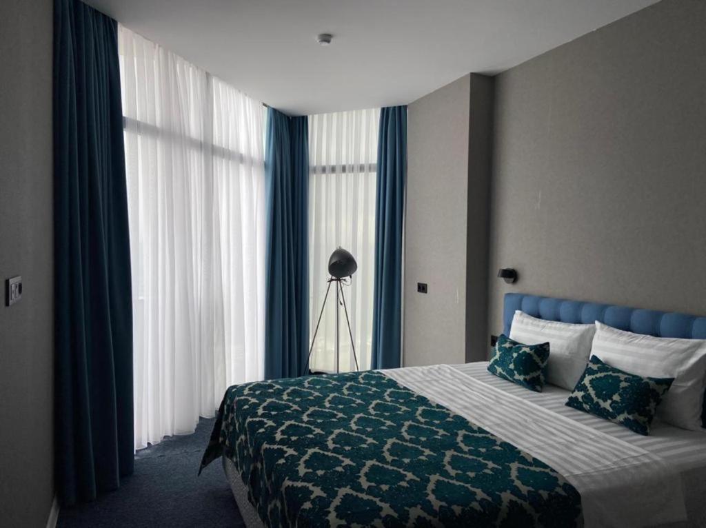 Postel nebo postele na pokoji v ubytování Pano Hotel