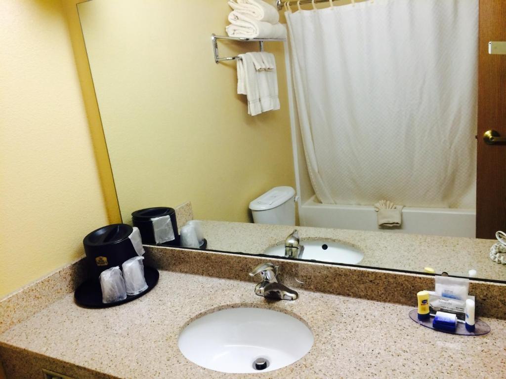 Best Western Penn-Ohio Inn & Suites photo