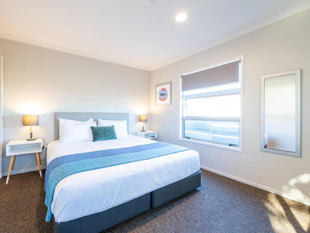 Postel nebo postele na pokoji v ubytování Lake Taupo Motor Inn