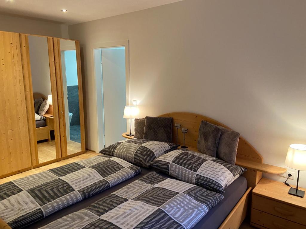 Postel nebo postele na pokoji v ubytování Arlberg Kristall Appartements