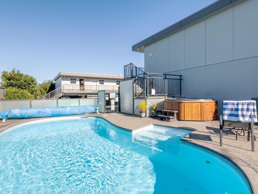 Bazén v ubytování Lake Taupo Motor Inn nebo v jeho okolí