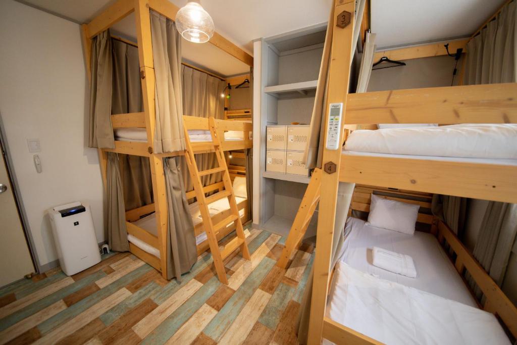 Postel nebo postele na pokoji v ubytování tune Hostel（ツネホステル館山）