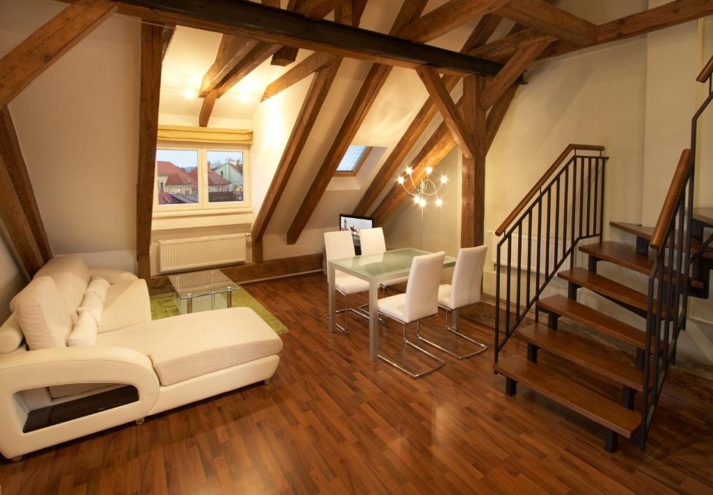 Residence U Černé Věže České Budějovice - Apartamento De Dos Dormitorios - Nivel Dividido