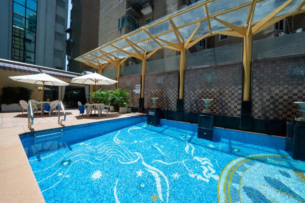 Bazén v ubytování Hotel Golden Dragon nebo v jeho okolí