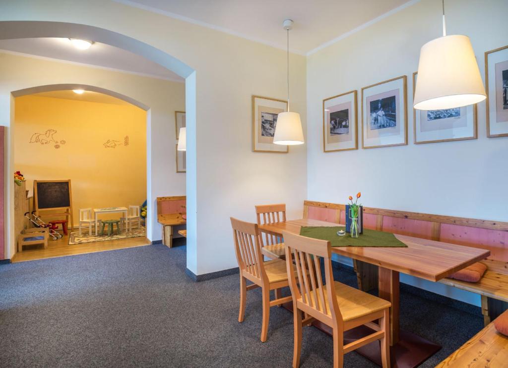 TV a/nebo společenská místnost v ubytování JUFA Hotel Altaussee