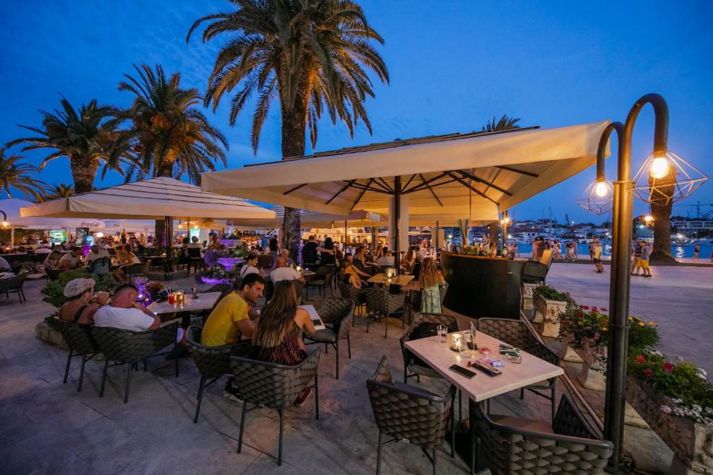 Restoran või mõni muu söögikoht majutusasutuses Hotel Concordia