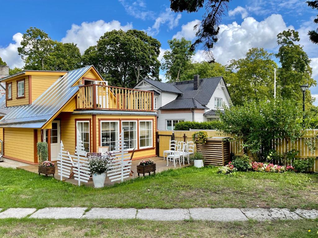 a house with a deck and a balcony at Ryytlihaus Old Town Apartement in Haapsalu