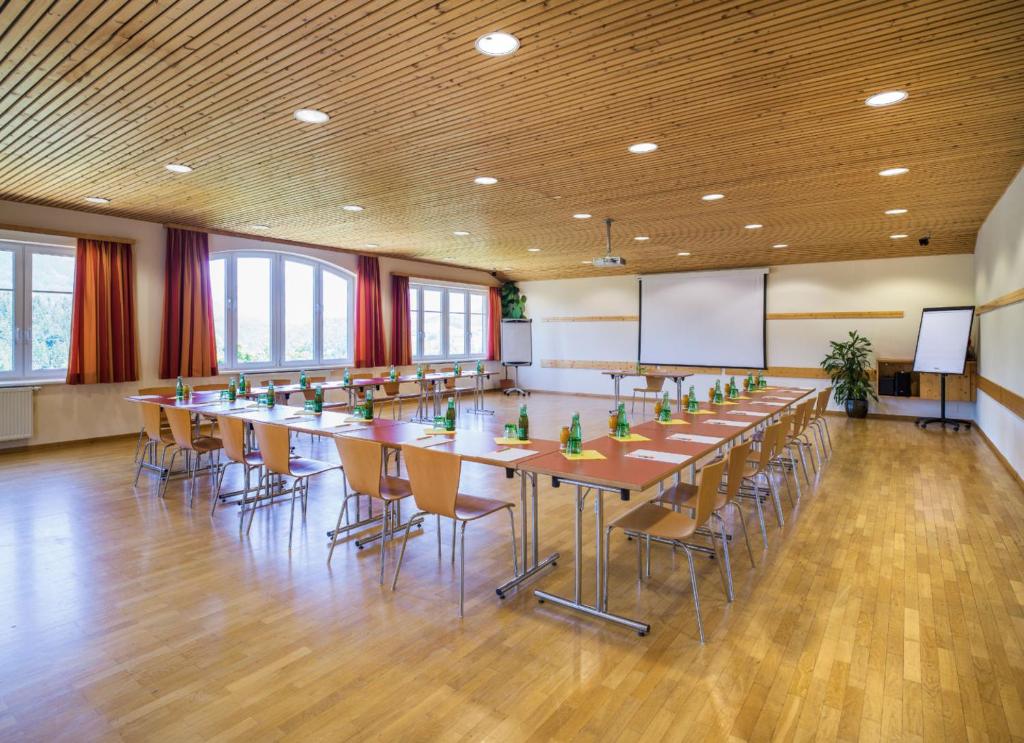 Reštaurácia alebo iné gastronomické zariadenie v ubytovaní JUFA Hotel Bad Aussee