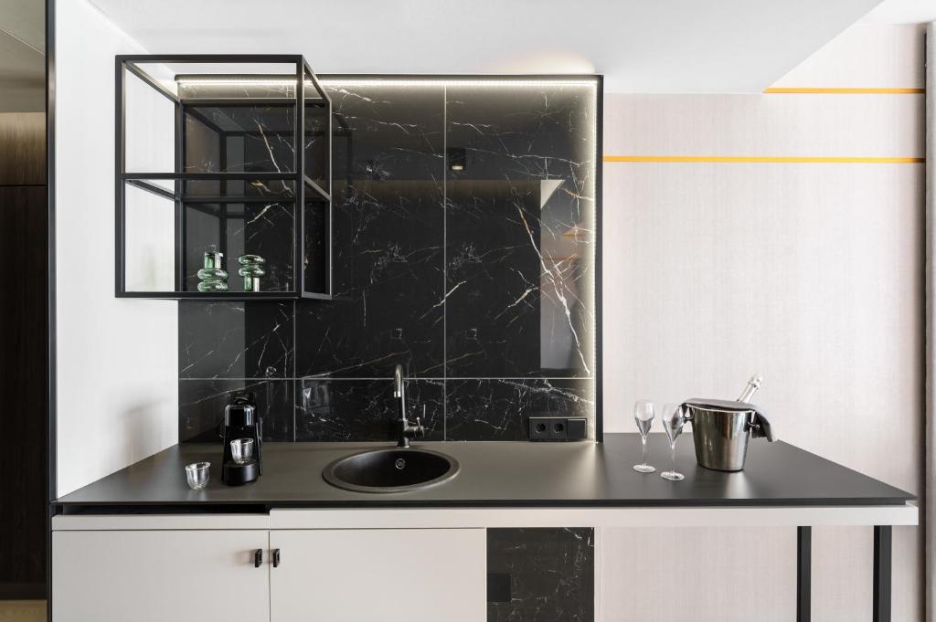 Emerald Downtown Luxury Suites by Continental Group - Resim 12