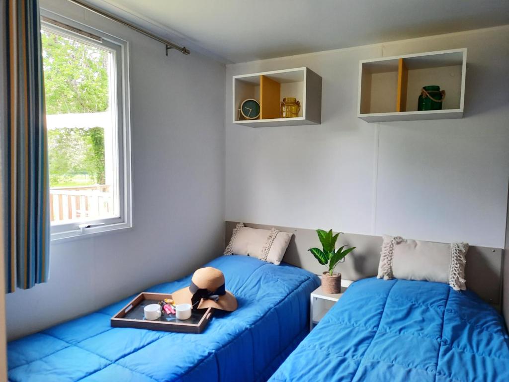 Postel nebo postele na pokoji v ubytování Camping de Saulieu