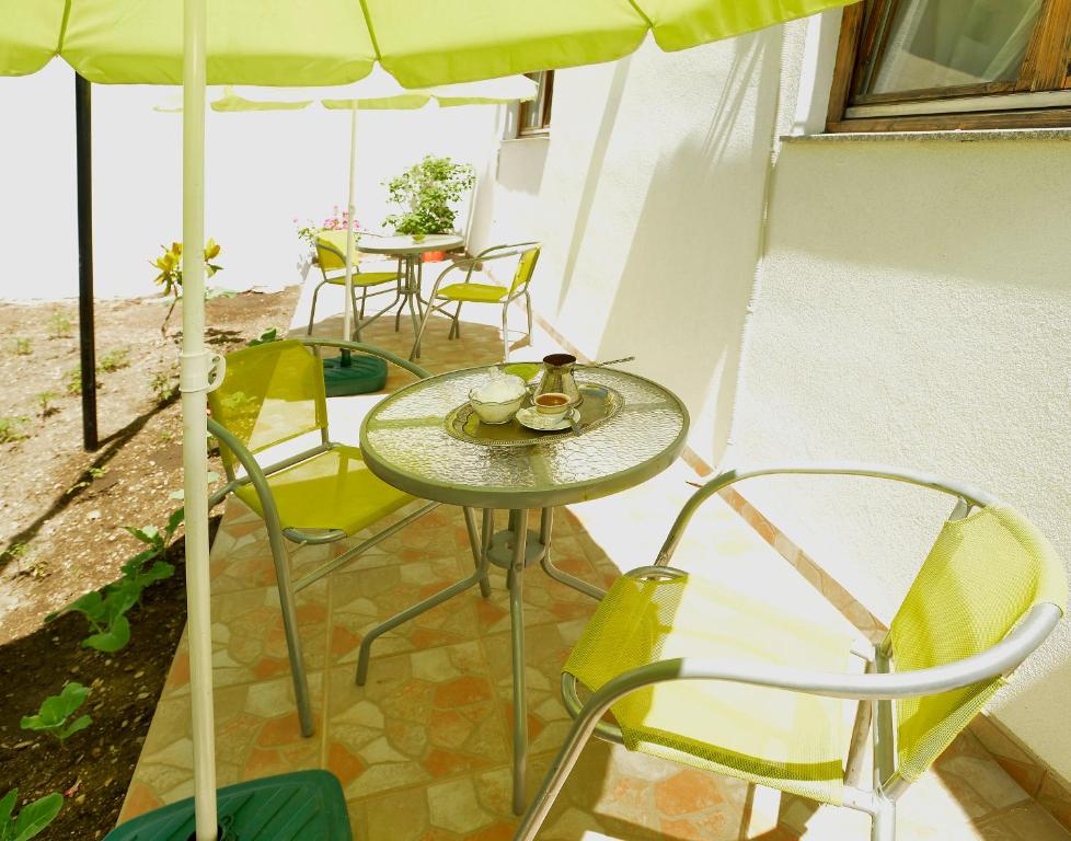 Patio nebo venkovní prostory v ubytování Hostel Bojo