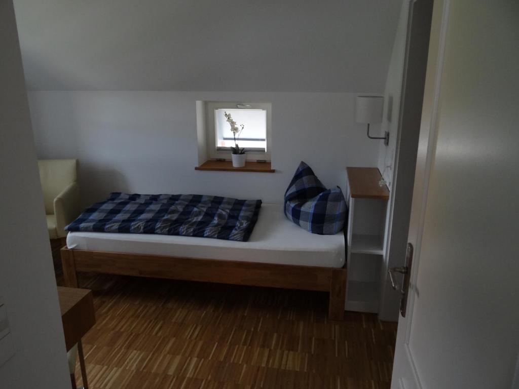 Landgasthaus zum Seysingshof - Single Room With Shower