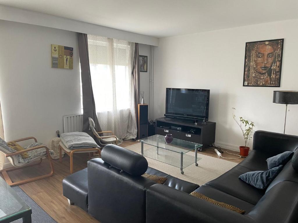 Chambres d'hôtes dans appartement F4 à Massy - Housity