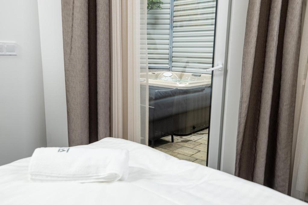 Postel nebo postele na pokoji v ubytování Arena Deluxe & Spa