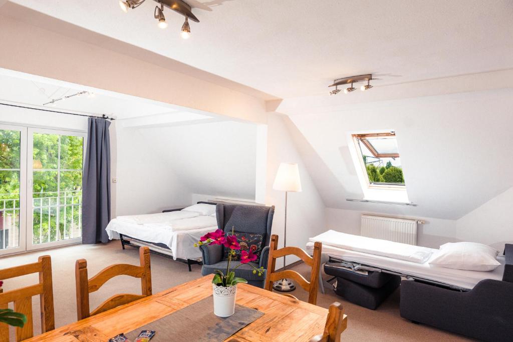 Postel nebo postele na pokoji v ubytování Hotel am Park