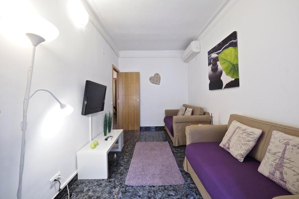 Televízia a/alebo spoločenská miestnosť v ubytovaní Stay U-nique Apartments Tapioles