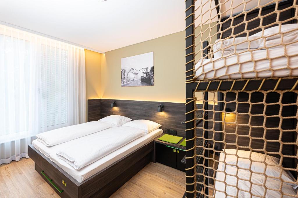 Postel nebo postele na pokoji v ubytování Hotel am Park