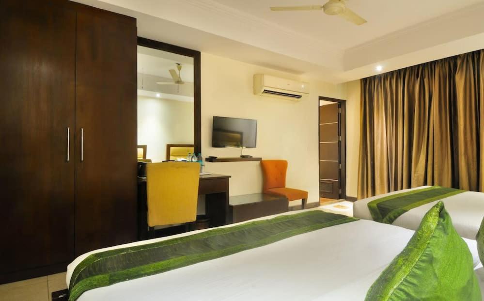 Postel nebo postele na pokoji v ubytování Zenith Hotel - Delhi Airport