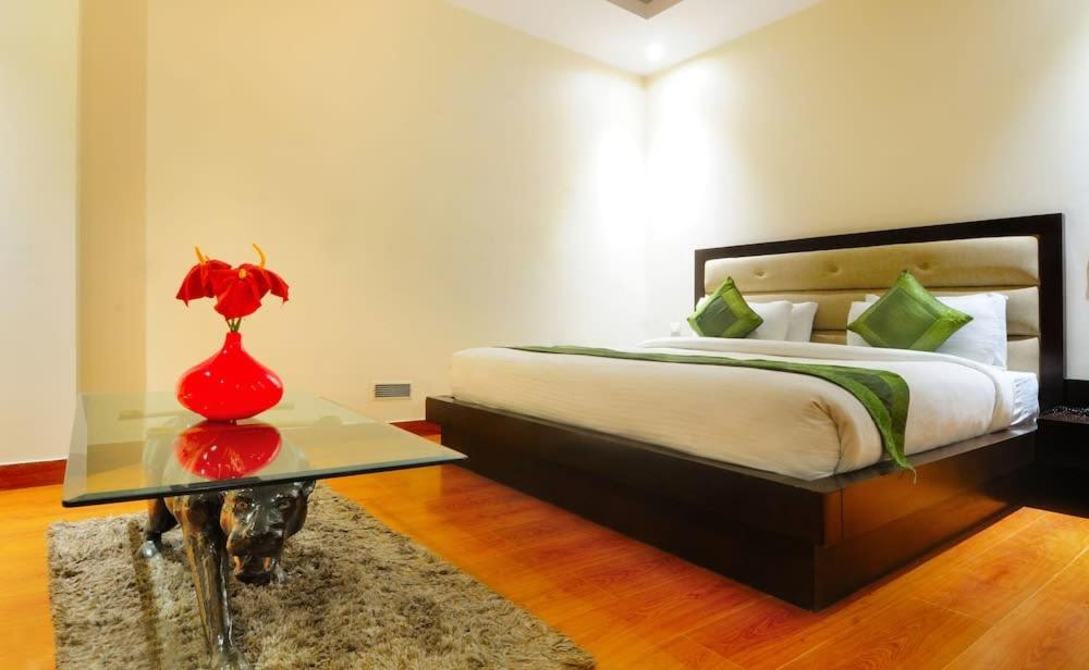 Postel nebo postele na pokoji v ubytování Zenith Hotel - Delhi Airport