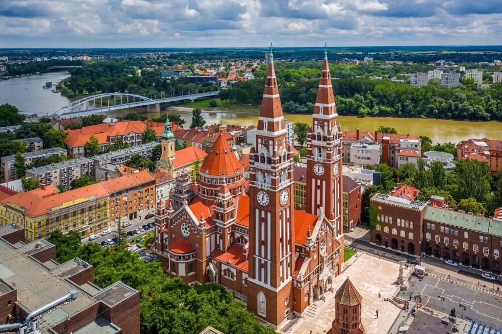 Nespecifikovaný výhled na destinaci Segedín nebo výhled na město při pohledu z apartmánu