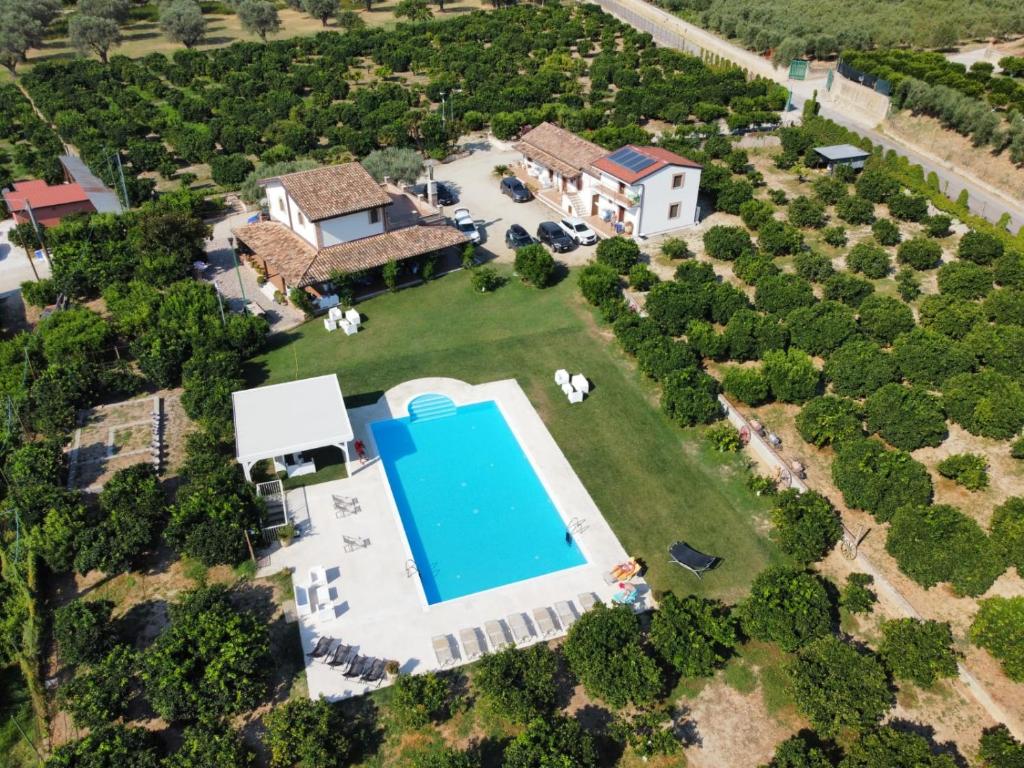 Bazén v ubytování Agriturismo Trappeto Vecchio nebo v jeho okolí