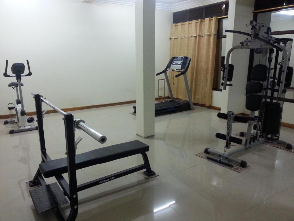 Fitness centrum a/nebo fitness zařízení v ubytování Crown Suites Ltd Mbale