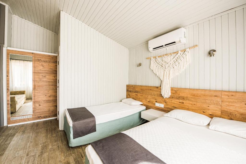 Postel nebo postele na pokoji v ubytování Leda Beach Hotel