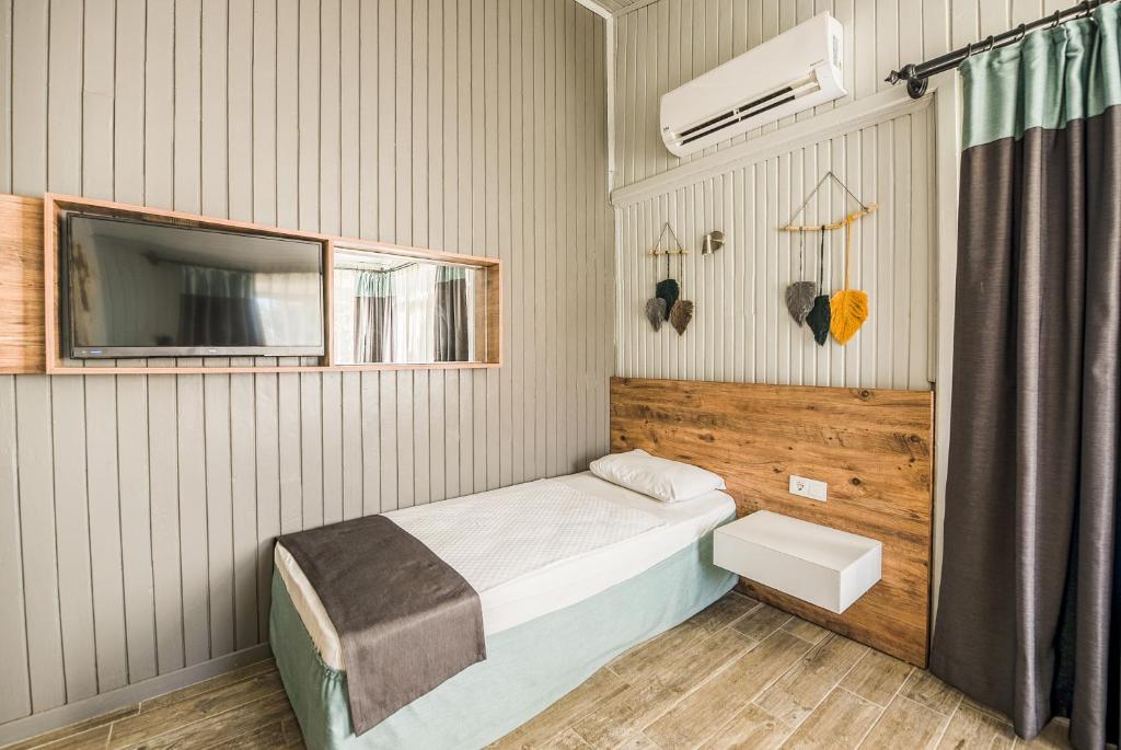 Postel nebo postele na pokoji v ubytování Leda Beach Hotel