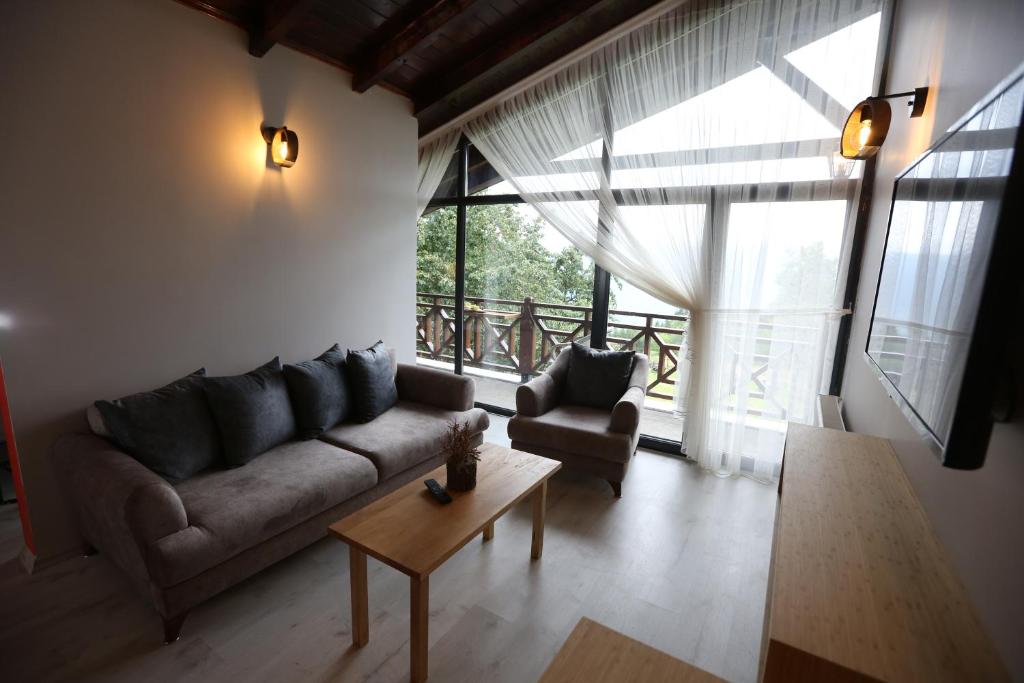 A seating area at İspendam Tess Otel